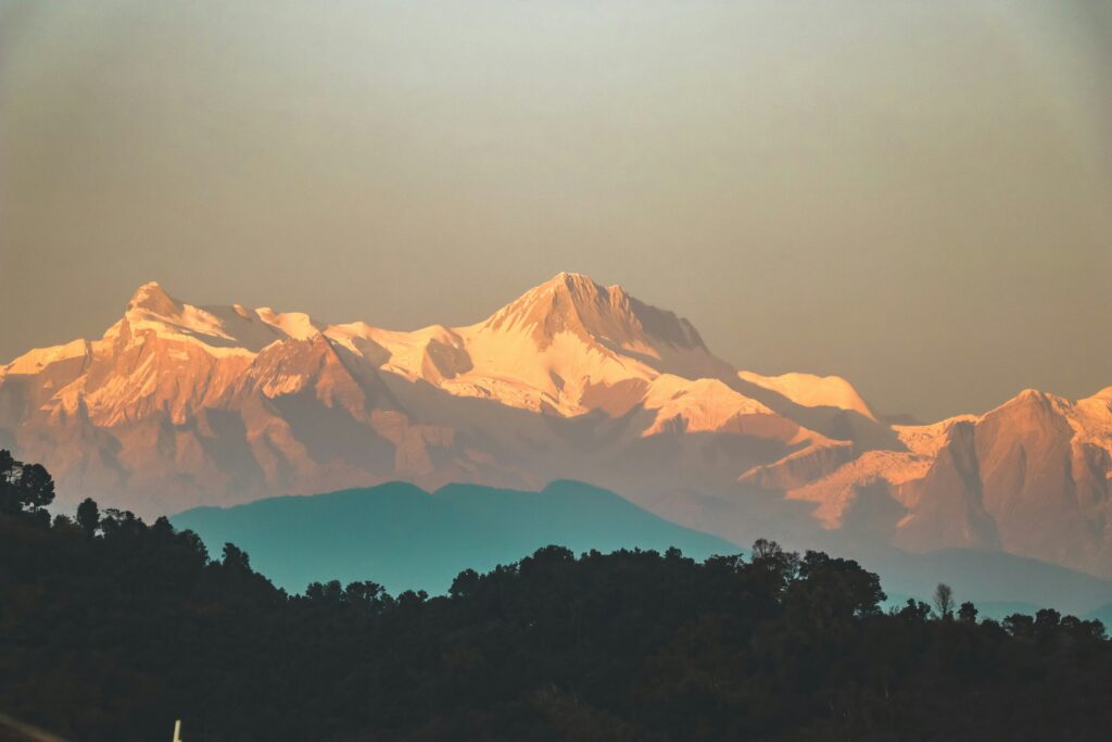 Nepal Himalaya landscape for traveler’s diarrhea red-flag symptom guide