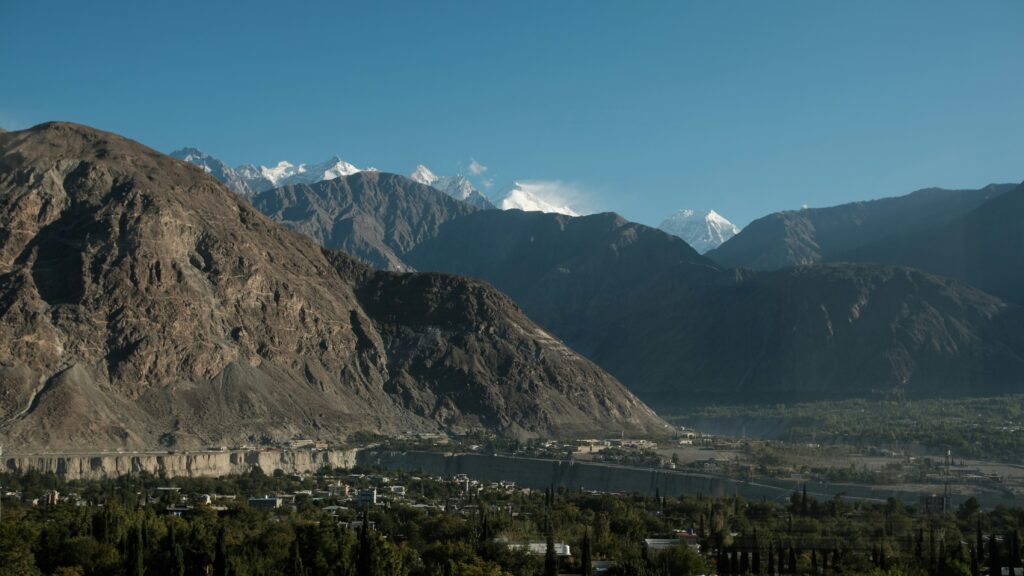 Pakistan travel clinic guide featured image showing mountain landscape